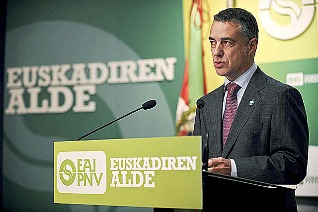El presidente del PNV, Iñigo Urkullu, valora el comunicado de ETA en Sabin Etxea en Bilbao. | Efe