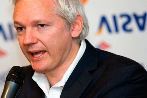 Assange, fundador de Wikileaks, en una rueda de prensa. | Afp