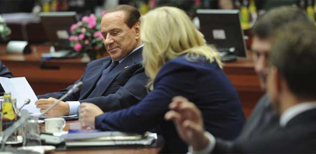 El primer ministro italiano, Silvio Berlusconi, durante una cumbre de líderes europeos en Bruselas. | AP