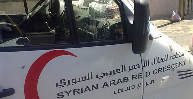 Una ambulancia ante un hospital sirio despus de un atentado.| Amnista