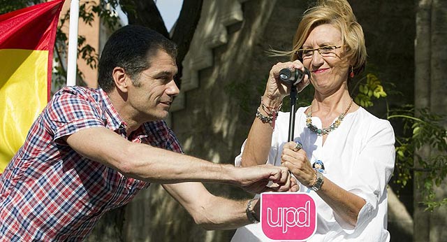 Toni Cant junto a Rosa Dez en un mitin de UPyD en Valencia | Benito Pajares