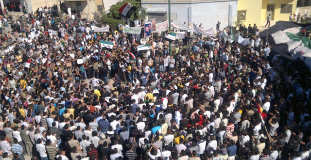 Protestas contra el presidente sirio, Bashar al-Assad en Hula, cerca de Homs. | REUTERS