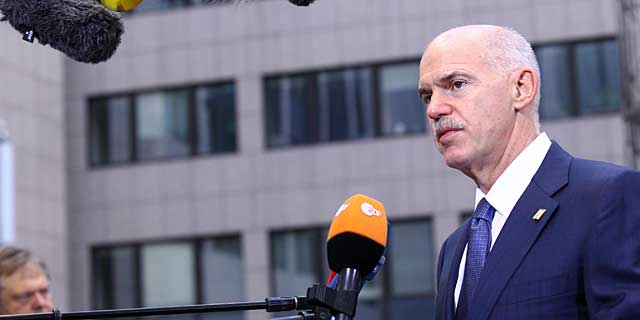 El primer ministro griego, Giorgios Papandreu, a su llegada a la cumbre de la UE. | Efe