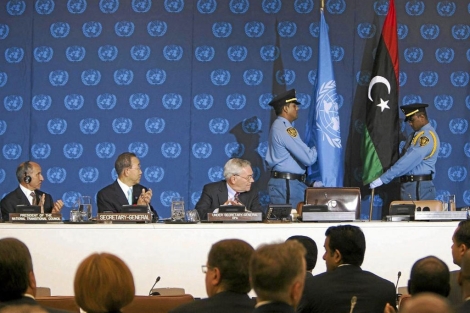El lder del CNt libio, el secretario general y el subsecretario de Asunto polticos de la ONU. |Efe