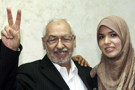 Rachid Ghannouchi, con su hija Intissar Kherigi, en Tnez.| Ap