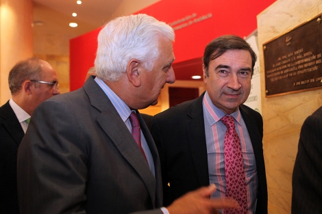 Pedro J. Ramrez conversa con Santiago Herrero, presidente de la CEA. | Jess Morn