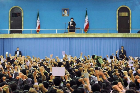 Un momento del acto con el ayatol Jamenei. | Reuters