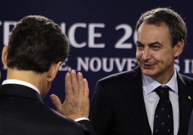 Zapatero saluda al presidente francs, Nicolas Sarkozy. | AP