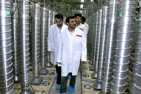 El lder Ajmadineyad durante una visita a la planta de Natanz, en 2008.| Ap