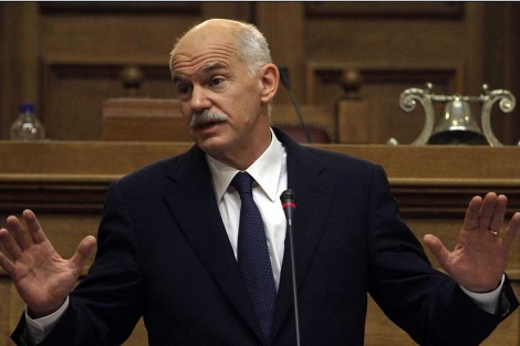 Papandreu, se dirige a los parlamentarios de su partido.| Efe