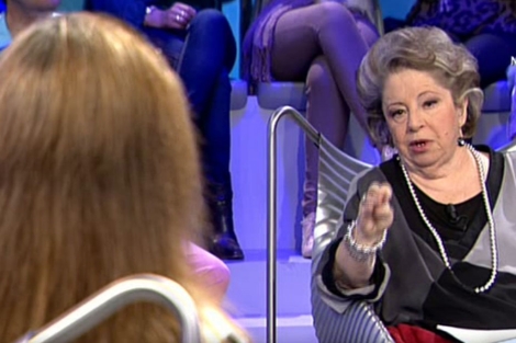 La periodista Mara Antonia Iglesias formula una pregunta a la madre de 'El Cuco'. | Telecinco