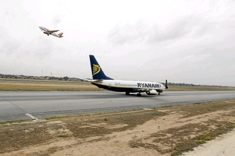 Un avión Boeing 737-800, único modelo que utiliza Ryanair. | Roberto Pérez