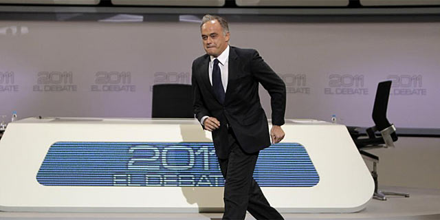 Esteban Gonzlez Pons prepara los ltimos detalles antes del debate. | Alberto di Lolli