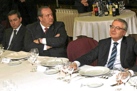 Orozco, Dorribo y Blanco, en una cena homenaje al ministro, en 2010. | Efe