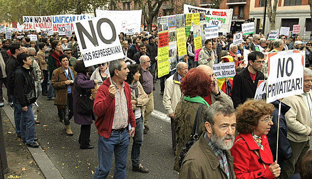 Manifestantes del 15-M en Madrid. | Efe