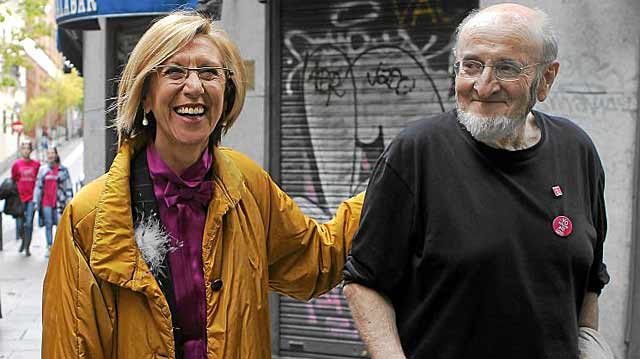 Rosa Dez con lvaro Pombo, en un mitin en la plaza del 2 de Mayo en Madrid. | Antonio Heredia