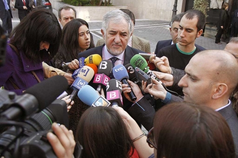 El fiscal general del Estado, Cndido Conde-Pumpido, atiende a los medios en Palma. | M. Dez / Efe