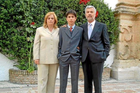 Natividad Cantero, junto a su marido y vctima (d.), y el hijo de ambos. | EM