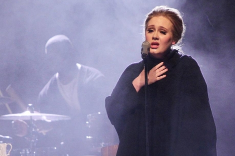 Adele, en un directo el pasado marzo. | Efe