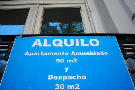 Cartel de un apartamento en busca de inquilino. | ELMUNDO.es