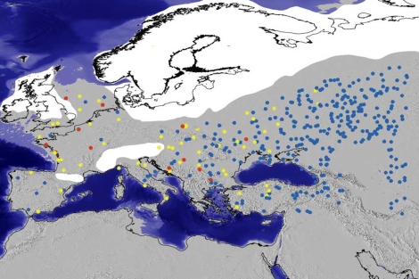 Mapa de asentamientos durante la Edad de Hielo. Los puntos azules son de 'Homo sapiens' . los rojos de neandertales y los amarillos de posibles hibridaciones entre ambos. | Human Ecology