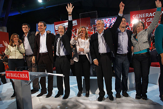 Zapatero y Rubalcaba, junto a Madina, Jimnez, Grin, Lpez y Valenciano, entre otros. | Antonio Pastor