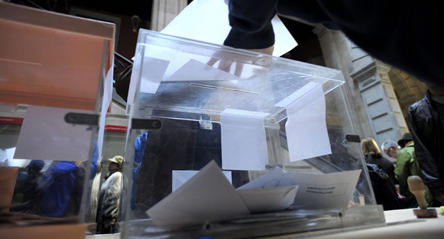 Urnas al Congreso y el Senado en un colegio electoral de Barcelona. | Santi Cogolludo