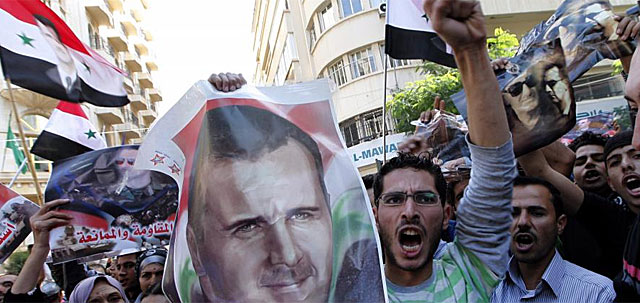 Sirios y libios, en una manifestacin en apoyo al presidente sirio, en Beirut.| Efe