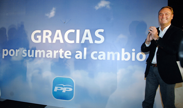 Alberto Fabra, presidente del PPCV, celebra el triunfo de su partido en las elecciones generales. | PP