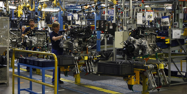 Cadena de trabajo en la planta de motores de Ford de Almussafes de Valencia. | Benito Pajares