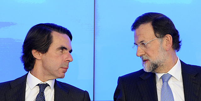 Aznar y Rajoy conversan el pasado lunes en el Comit Ejecutivo Nacional del PP. | Afp/Dani Pozo