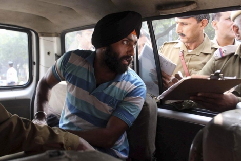 El indio Harvinder Singh tras ser detenido por la polica en Nueva Delhi. | Ap