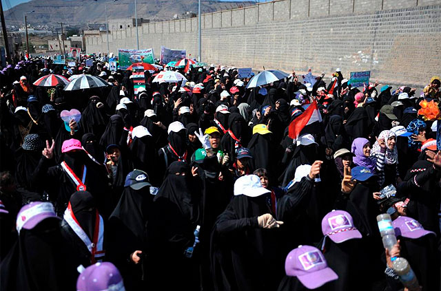 Mujeres yemenes reclaman a gritos este sbado que Saleh sea juzgado. | Efe