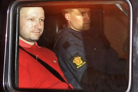 Anders Breivik, tras ser detenido el pasado julio. | Reuters