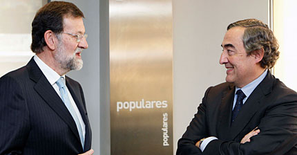 Rajoy, con el presidente de la patronal. | Efe