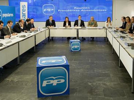 Imagen de la reunión distribuida por el Partido Popular.