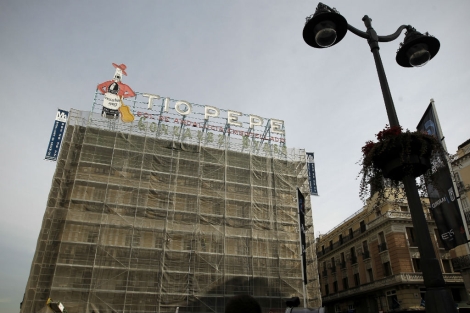 El emblemático edificio de la Puerta del Sol albergará una tienda de Apple. | Alberto di Lolli