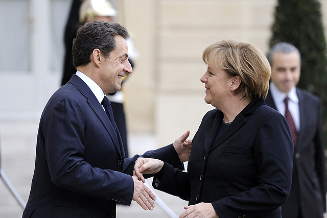 Merkel llega al Palacio del Elseo para su reunin con Sarkozy, previa a la celebracin de la prxima cumbre europea. | Afp