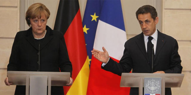 Angela Merkel y Nicolas Sarkozy en la comparecencia de prensa tras su encuentro. | AP