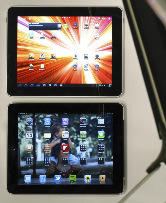 Arriba, el U97 con Android; abajo, el iPad 1 con iOS. | Jos Mara Presas