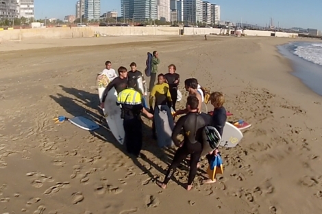 La polica expuls a decenas de surfistas y bodyboarders el 23 de noviembre. | Rippingmag