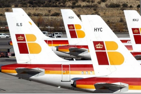 Aviones de Iberia preparados para embarcar durante la jornada de huelga. | Efe