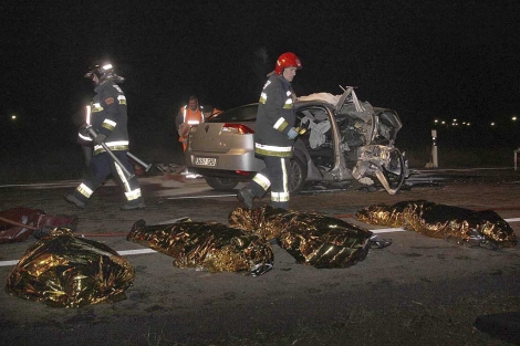 Los cuerpos de las cuatro personas fallecidas en el accidente de Husillos. | Brgimo / Efe