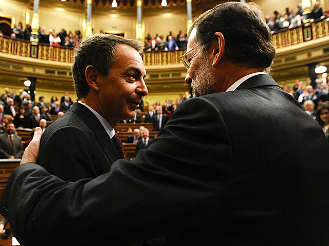 Mariano Rajoy saluda a José Luis Rodríguez Zapatero en el Congreso. | Afp