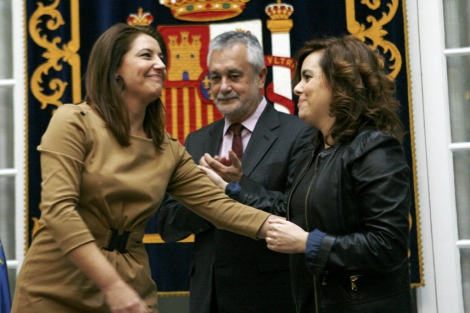 Sáenz de Santamaría arropa a la nueva delegada del Gobierno en su toma ...