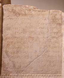 Fragmento de un antiguo calendario romano.