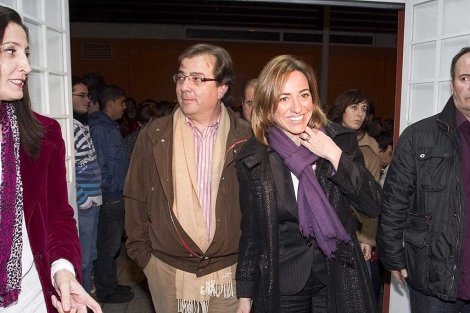 Carme Chacn, junto al lder del PSOE extremeo, Guillermo Fernndez Vara, en Mrida. | Efe