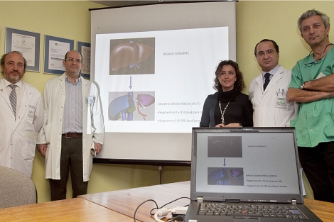 El equipo que ha coordinado el trasplante de hgado en el Reina Sofa. | Madero Cubero