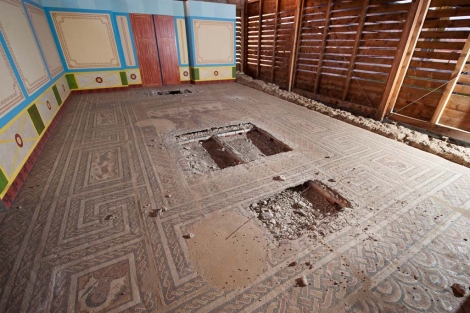 Mosaico daado en la villa romana. | Foto: Ical / Vdeo: Ical