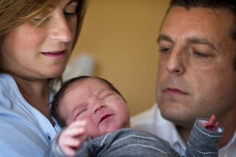 Martn, el primer beb andaluz del 2012. | Efe
